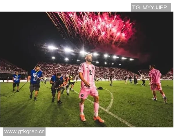 奥尔莫社媒致敬阿尔巴感谢你在球场内外的卓越表现与无私奉献