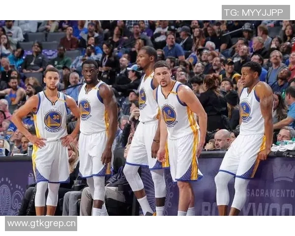 班马与胖虎的较量卢卡的笑容开拓者逆袭勇士杜兰特的疲惫与坚持 班马与胖虎的较量卢卡的笑容开拓者逆袭勇士杜兰特的疲惫与坚持