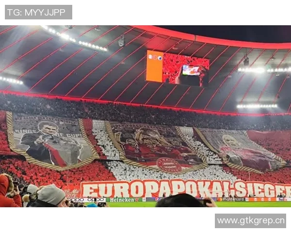 震撼场面拜仁球迷赛前展示TIFO并燃放烟花点燃全场气氛 震撼场面拜仁球迷赛前展示TIFO并燃放烟花点燃全场气氛