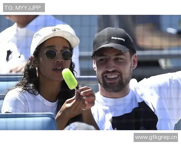 克莱表现平平女友陪伴成亮点7中2仅得8分4板1断三分命中率低迷 克莱表现平平女友陪伴成亮点7中2仅得8分4板1断三分命中率低迷