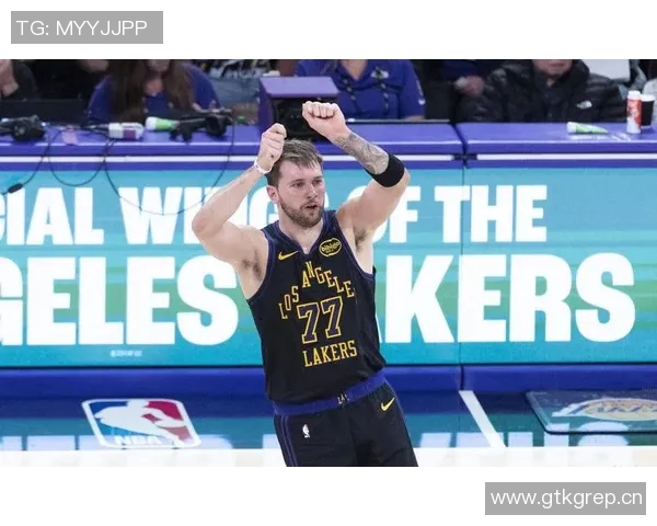 雷迪克谈对阵太阳的挑战里夫斯与东契奇需迅速适应比赛节奏 雷迪克谈对阵太阳的挑战里夫斯与东契奇需迅速适应比赛节奏