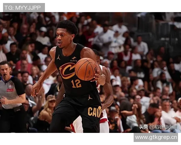 亨特表现出色16投8中三分命中率高达33贡献20分7篮板2抢断正负值高达19 亨特表现出色16投8中三分命中率高达33贡献20分7篮板2抢断正负值高达19