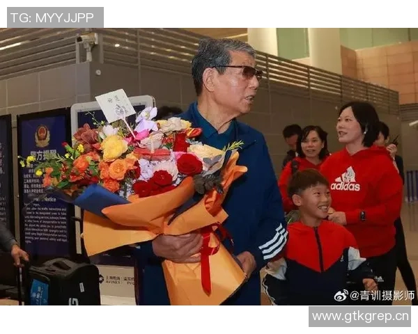 徐根宝高龄仍陪伴U20球员为他们付出辛劳感动球员心声 徐根宝高龄仍陪伴U20球员为他们付出辛劳感动球员心声