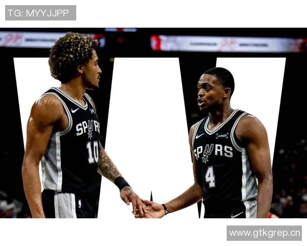 福克斯半场表现出色10投4中三分2中4贡献12分5助助力球队争胜 福克斯半场表现出色10投4中三分2中4贡献12分5助助力球队争胜