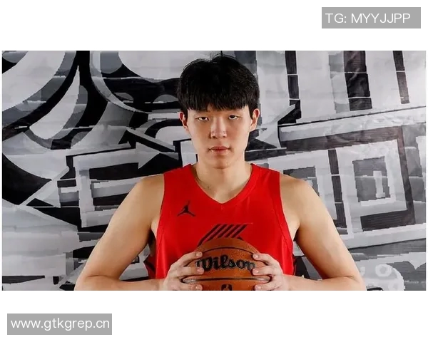 杨瀚森每次触球引观众欢呼应该将比赛用球归他所有