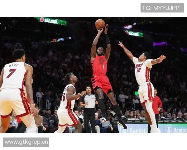 阿夫迪亚半场表现抢眼8投5中砍下19分4篮板4助攻再度冲击三双目标