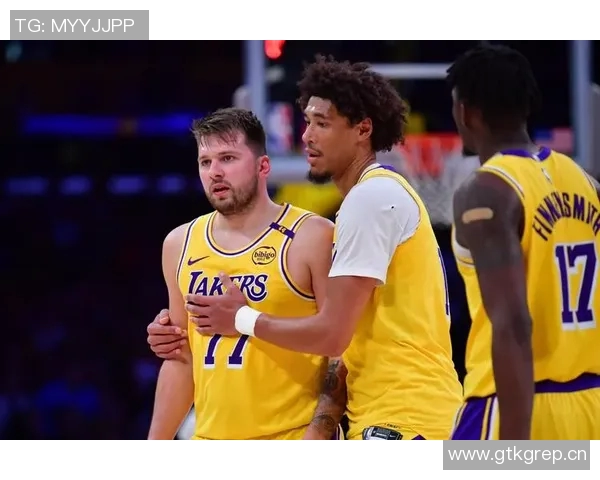 海斯称赞东契奇传球能力与老詹联手将形成强大牵制力