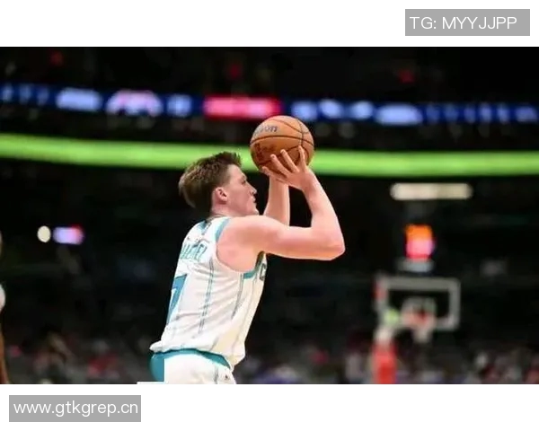 克尼佩尔展现全面实力半场9投5中斩获13分5篮板3抢断