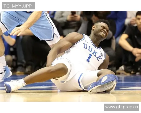 杜克女篮发布阿贾威尔逊签名鞋AOne特别版经典黑蓝配色款式