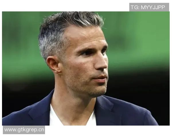 范佩西以教练身份为儿子首秀做决定表达期待与责任感 范佩西以教练身份为儿子首秀做决定表达期待与责任感