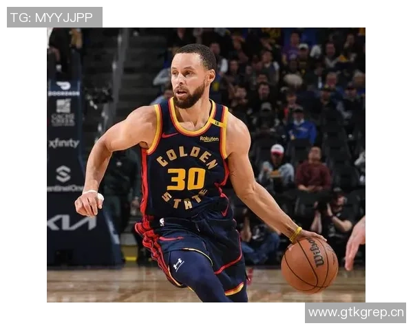 萨城对决库里拉文三分雨下19分4板2助1断展现全能表现 萨城对决库里拉文三分雨下19分4板2助1断展现全能表现