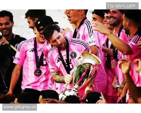 圣克莱尔加盟迈阿密感慨与梅西同队是梦想成真与无上的荣幸 圣克莱尔加盟迈阿密感慨与梅西同队是梦想成真与无上的荣幸