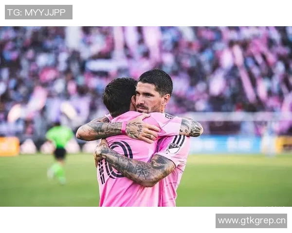 德保罗与梅西庆祝合照分享期待最后一步共同努力实现目标