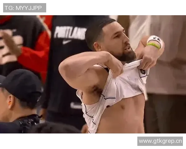 克莱表现平平三分球虽有贡献但未能扭转局势球队惜败遗憾收场 克莱表现平平三分球虽有贡献但未能扭转局势球队惜败遗憾收场